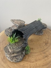 Reptile Habitat Decor Thrive Corner Hide Rocks and Log XL (new without tags)
