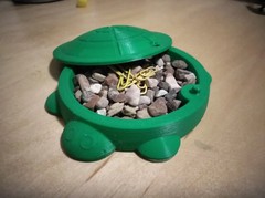 Mini Sandbox Turtle With Lid Cap | Reptile Feeder | Put in Tank For Pets Aesthet