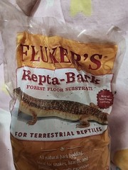 Flukers Repta Bark Forest Floor Substrate 4 Dry Quart Open Bag Used