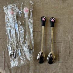 4 Spoons With Long Handle For Dogs/Cat Wet Pet Food. Two Used Two New