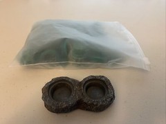 Green 1/4 Oz Gecko Reptile Trantula Silicone Cups With Holder Like Beer Savers