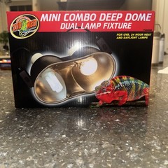 Reptile Light Bundle And 2 Reptile Hides (all Barely Used And Cleaned)