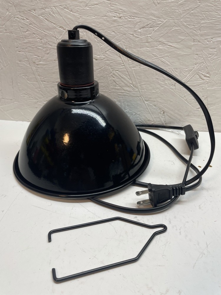 Reptile Light Fixture with Clamp 8″ Diameter 4″ Deep