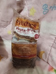 Flukers Repta Bark Forest Floor Substrate 4 Dry Quart Open Bag Used