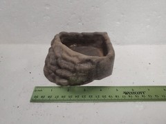 Zoo Med Repti Rock Corner Bowl Small. 5″x5″x1.5″ USED