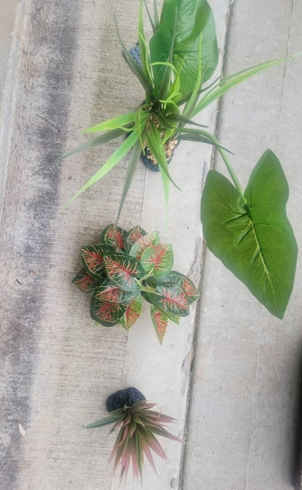 Reptile Vines Plastic Climbing Terrarium Plants and Leaves
