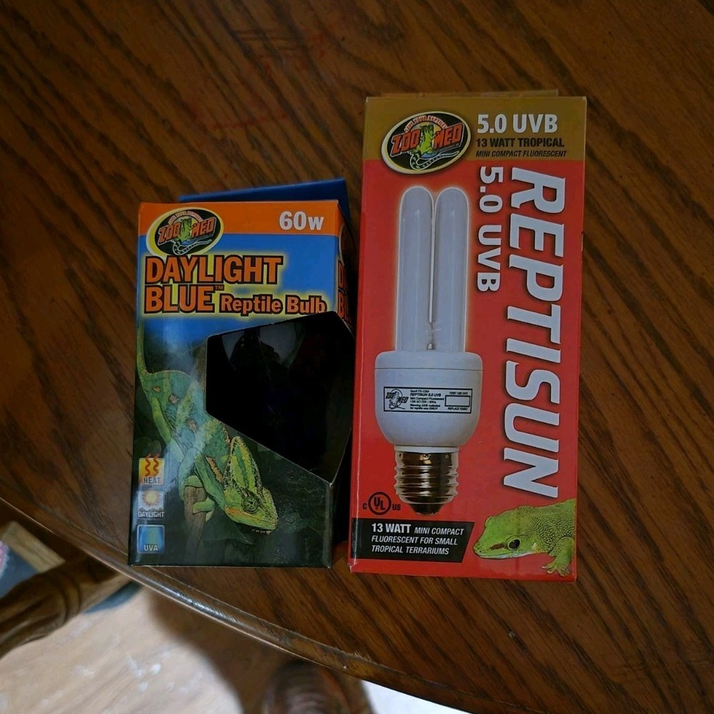 Zoo Med Daylight Blue Reptile Bulb & ReptiSun 5.0 UVB 13 Watt Tropical