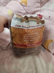 Flukers Repta Bark Forest Floor Substrate 4 Dry Quart Open Bag Used
