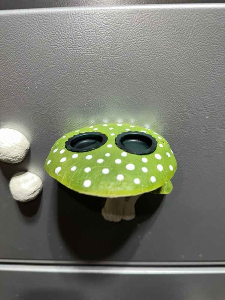 GREEN reptile magnetic mushroom feeder Ledge With Beer Savers Pack Of 48 Cups