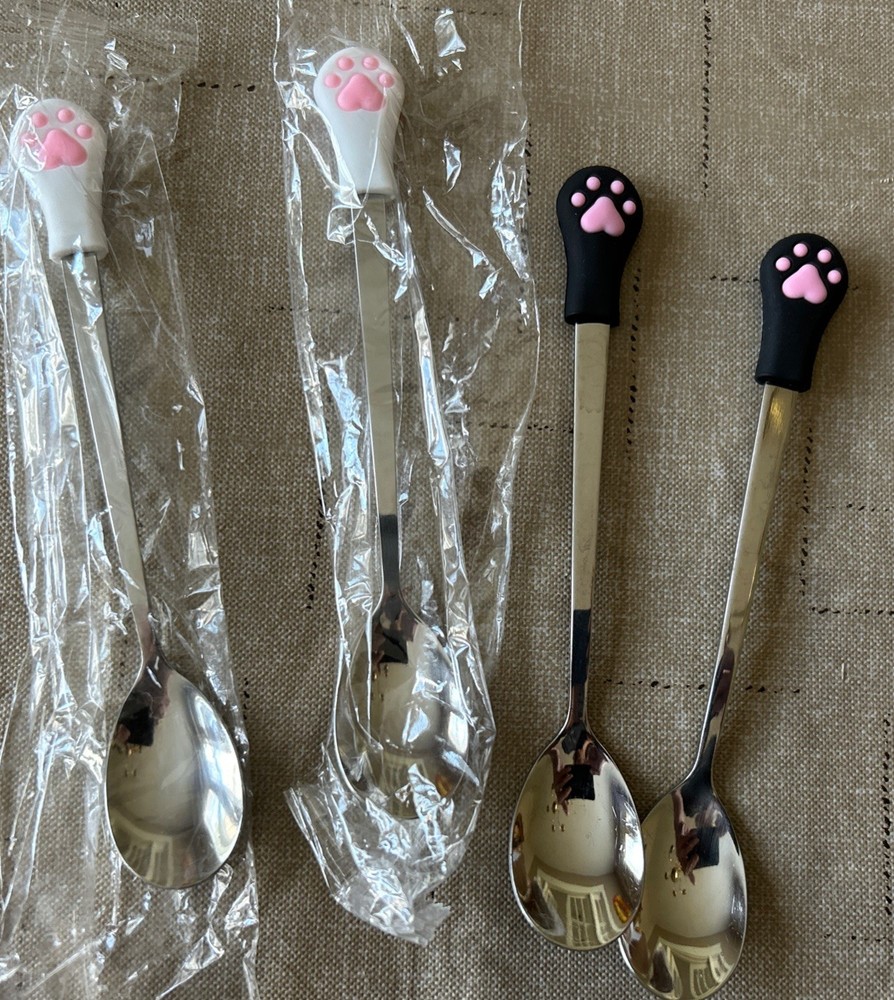 4 Spoons With Long Handle For Dogs/Cat Wet Pet Food. Two Used Two New