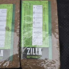 Zilla Coconut Husk Brick Reptile Bedding 2 Count 5.9L Each Frogs Geckos
