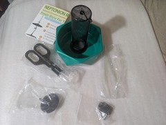 New CHAMELEON FEEDING BOWL Bugs Bar Iron Mesh Hook Hang NEPTONION Reptile Feeder
