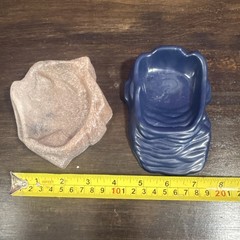 Lot 2 Reptile Water/Food Dish Molded 1992 MPN2923