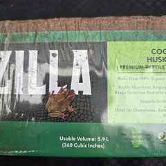 Zilla Coconut Husk Brick Reptile Bedding 2 Count 5.9L Each Frogs Geckos