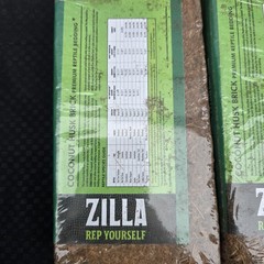 Zilla Coconut Husk Brick Reptile Bedding 2 Count 5.9L Each Frogs Geckos