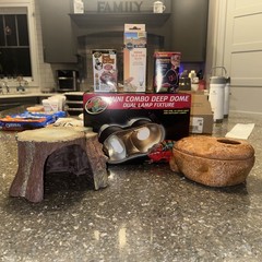 Reptile Light Bundle And 2 Reptile Hides (all Barely Used And Cleaned)