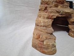 Resin Reptile Corner Hide Rustic Stone Cave 8″ Tall Living Hiding Rock Lt Gray