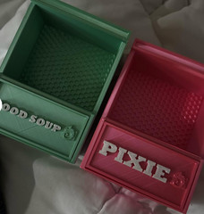 Personalized Gecko, frog, and small reptile magnetic feeder- Good Soup- Green