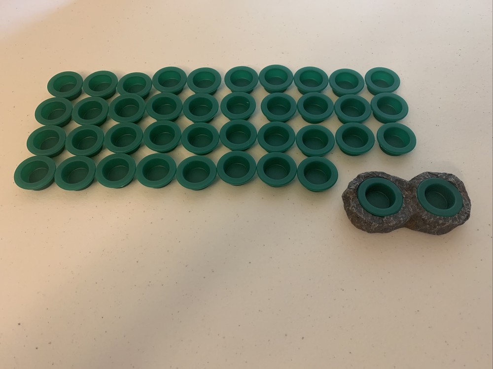 Green 1/4 Oz Gecko Reptile Trantula Silicone Cups With Holder Like Beer Savers