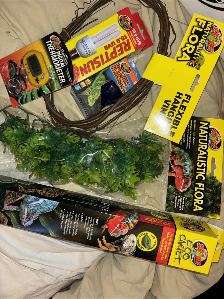 Zoo Med Eco Carpet/Vine/Flora/UVB & Day Bulb/ Thermometer Reptile New