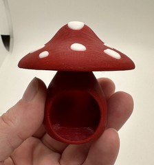 Magnetic Red/White Mushroom Jumping Spider Hide