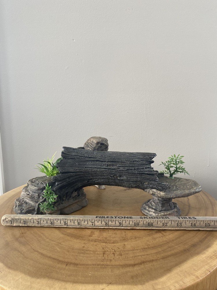 Reptile Habitat Decor Thrive Corner Hide Rocks and Log XL (new without tags)