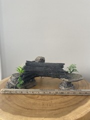 Reptile Habitat Decor Thrive Corner Hide Rocks and Log XL (new without tags)