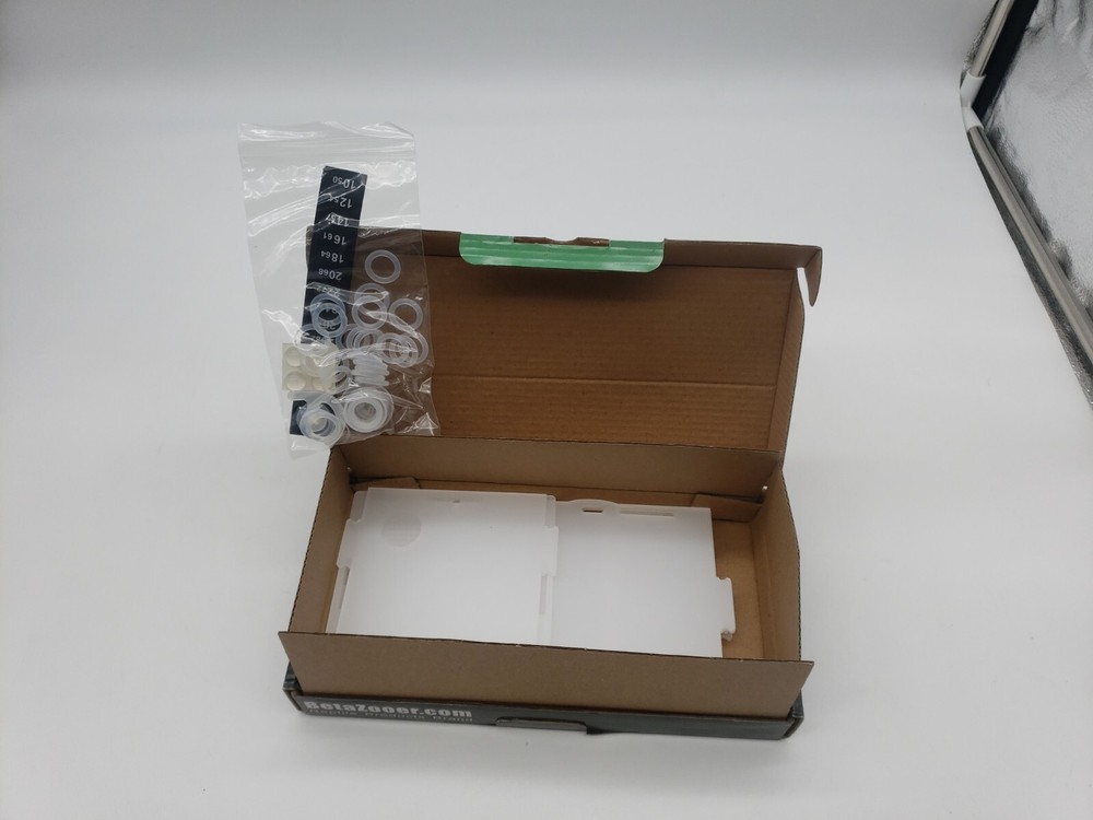 NEW Betazooer Acrylic Feeding Box – Reptile Breeding Terrarium Tank – Open Box