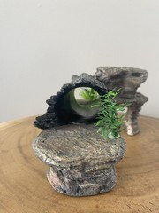 Reptile Habitat Decor Thrive Corner Hide Rocks and Log XL (new without tags)