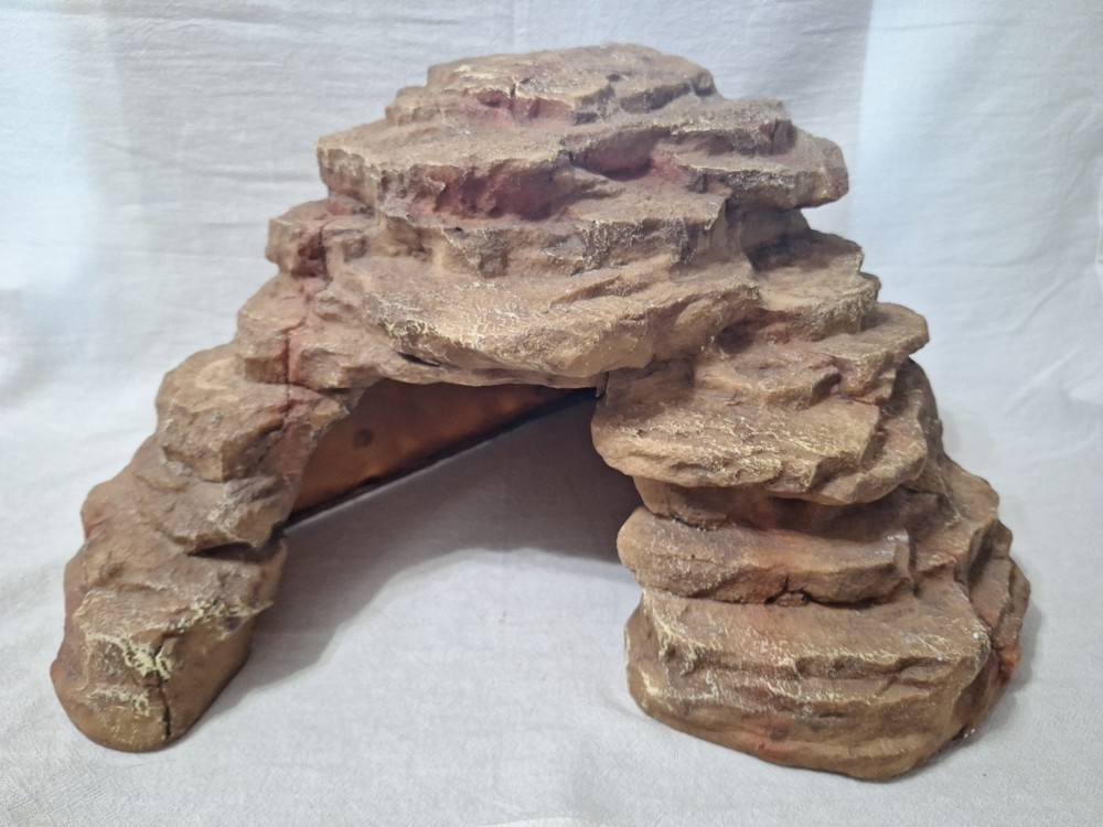 Resin Reptile Corner Hide Rustic Stone Cave 8″ Tall Living Hiding Rock Lt Gray