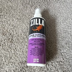 Zilla Calcium Supplement Food Spray for Reptiles, 8 fl oz (237 mL)