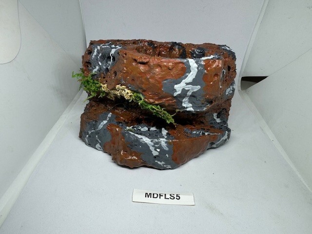 Reptile Magnetic Ledge With 5 Feeder Cups Small Desert