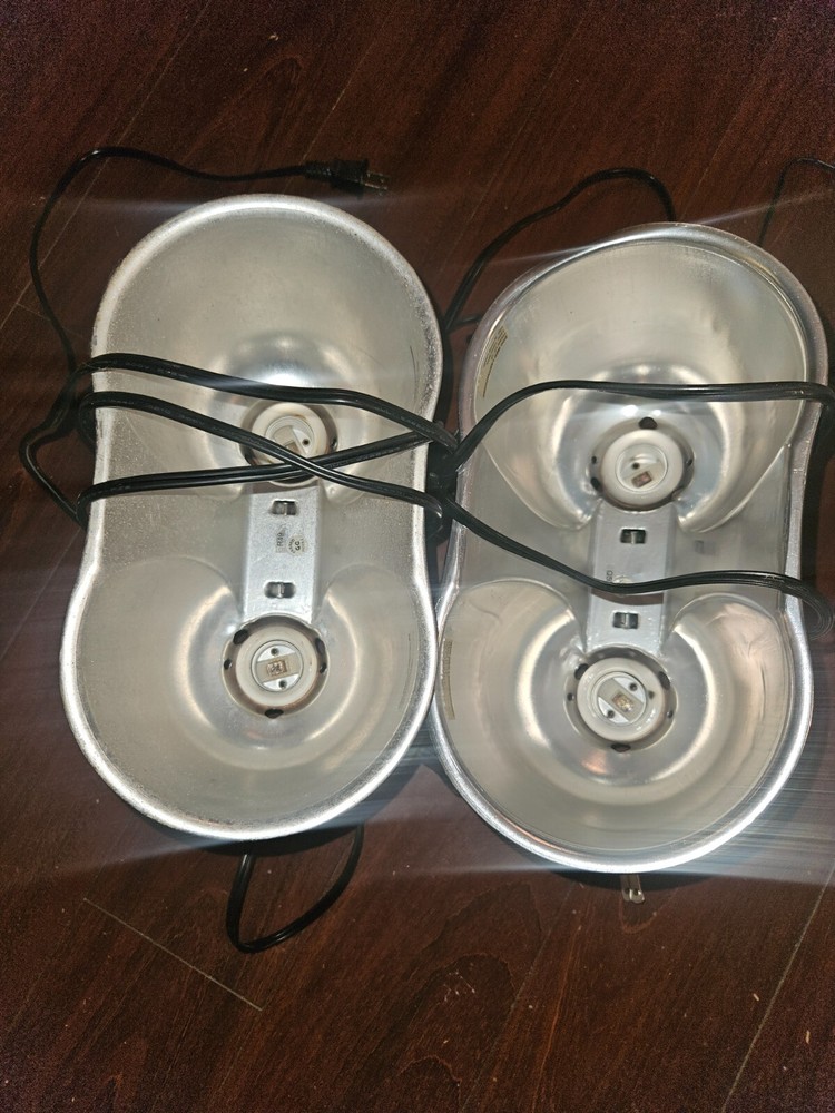 Reptile lights, Good condition . Two sets of, Zoomed brand lights
